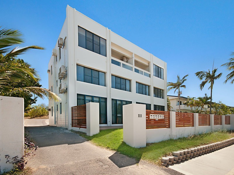 Unit 4/111 The Strand Street, North Ward QLD 4810
