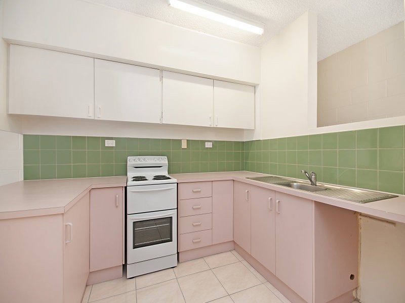 Unit 4/111 The Strand Street, North Ward QLD 4810