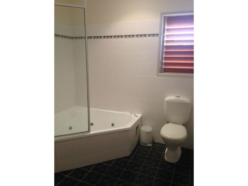 Unit 3/122 Eyre Street, North Ward QLD 4810