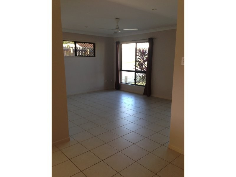 8 Pierce Street, Mount Louisa QLD 4814