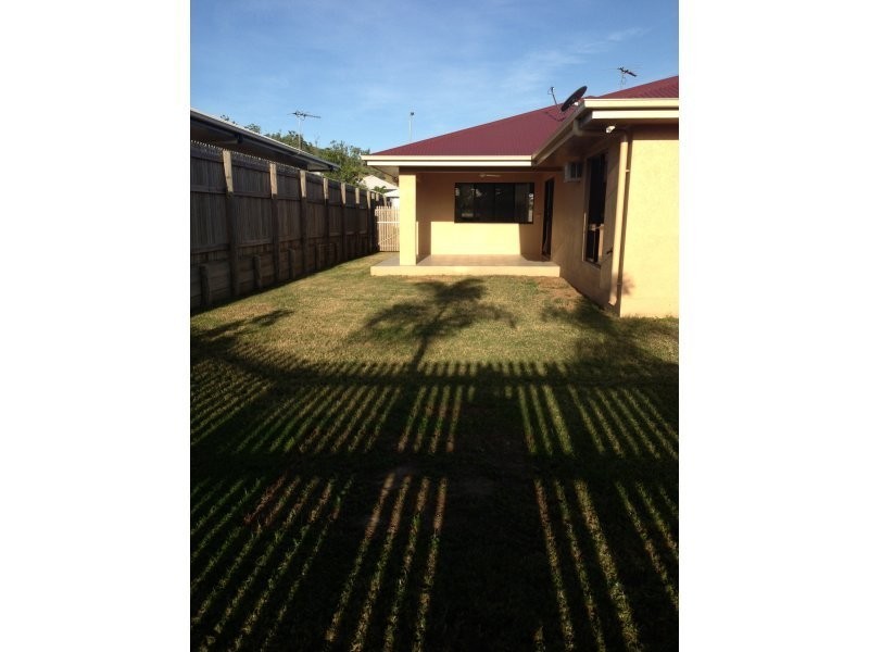 8 Pierce Street, Mount Louisa QLD 4814