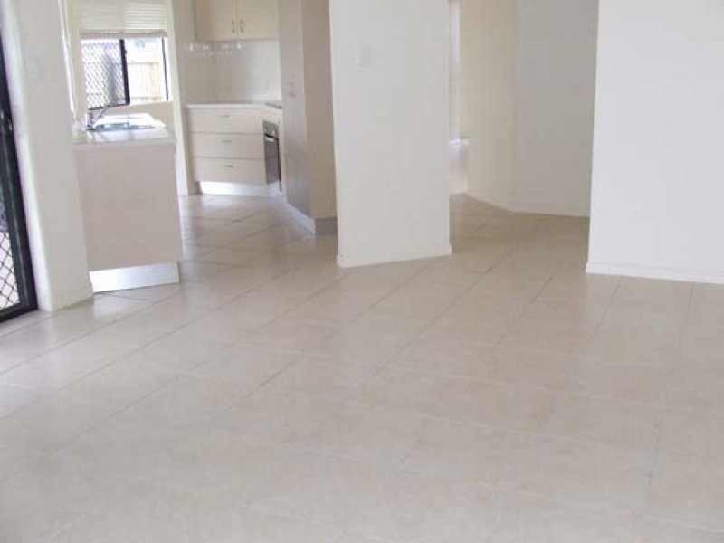 8 Skylark Place, Kelso QLD 4815