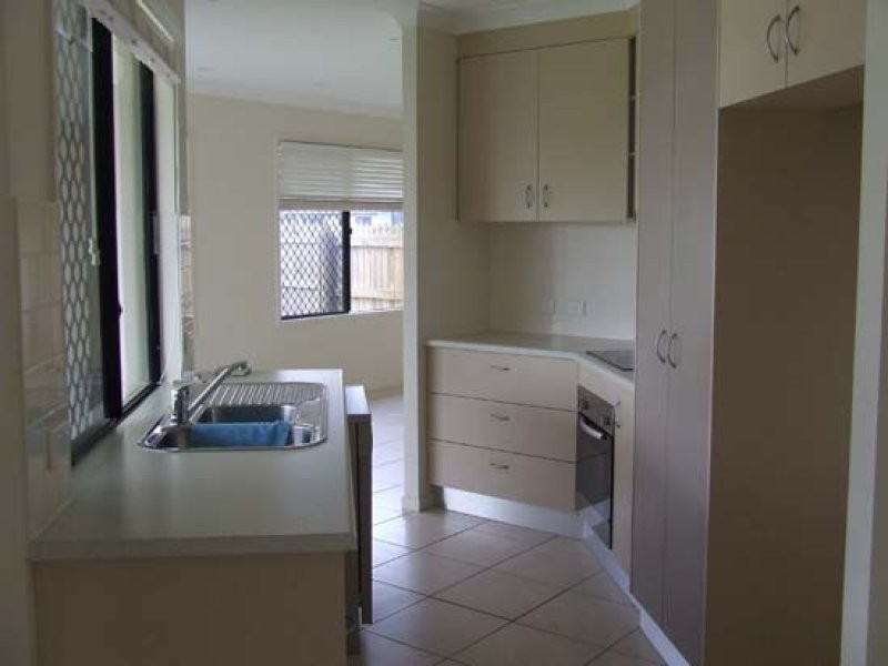 8 Skylark Place, Kelso QLD 4815