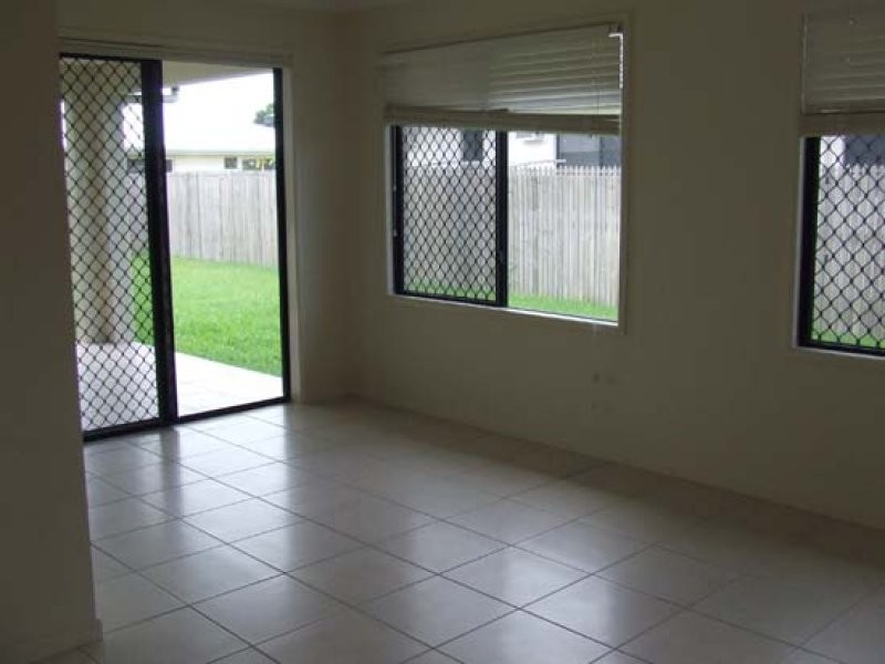 8 Skylark Place, Kelso QLD 4815