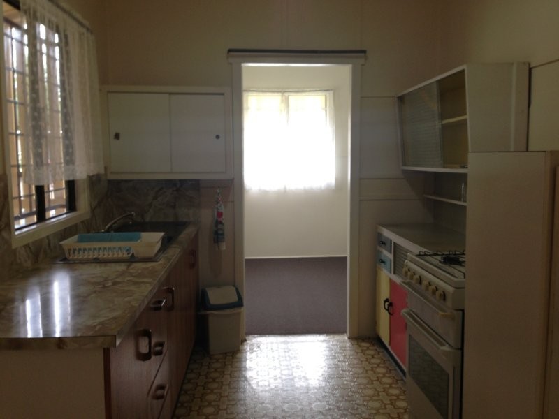 102 Railway Avenue, Railway Estate QLD 4810