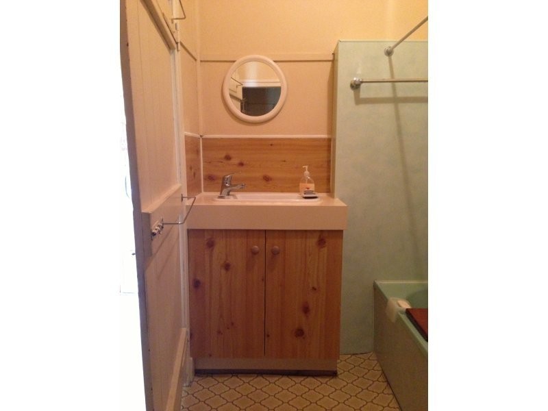 102 Railway Avenue, Railway Estate QLD 4810