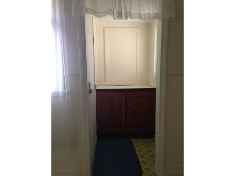 102 Railway Avenue, Railway Estate QLD 4810