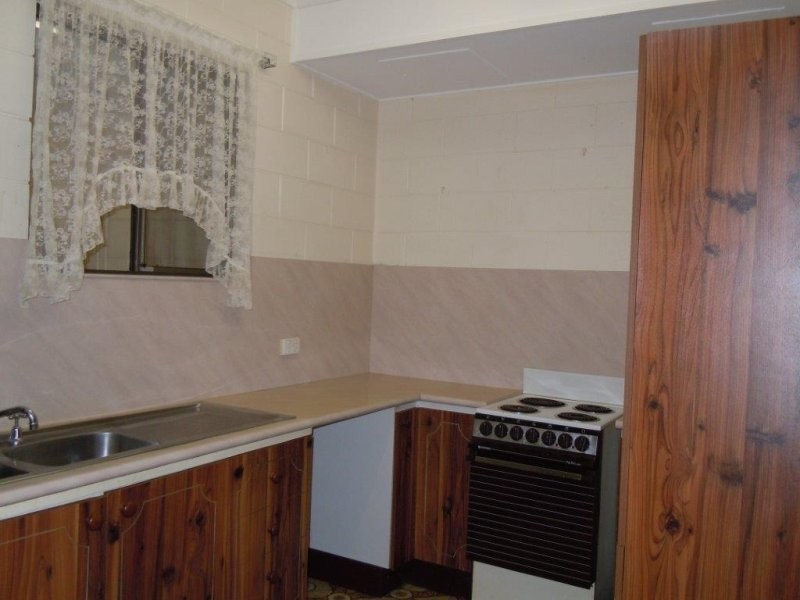 Unit 2/16 Cowley Street, West End QLD 4810