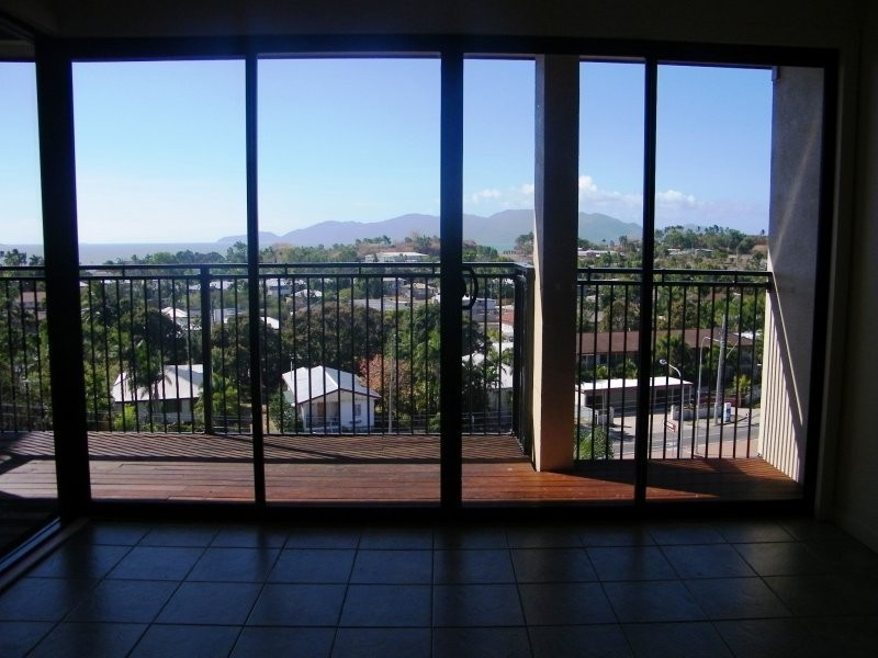 Unit 2/27 Gilbert Crescent, Castle Hill QLD 4810