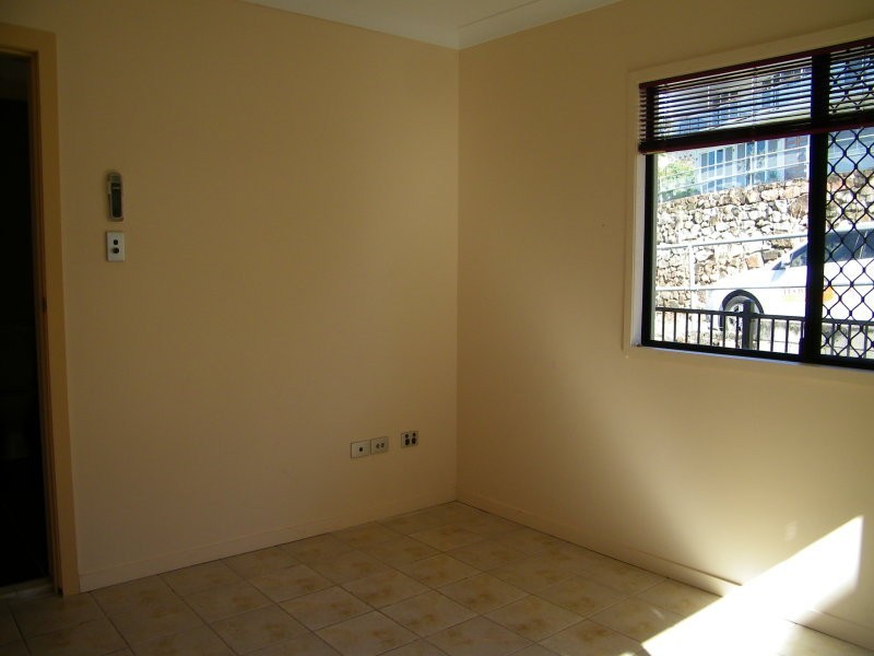 Unit 2/27 Gilbert Crescent, Castle Hill QLD 4810