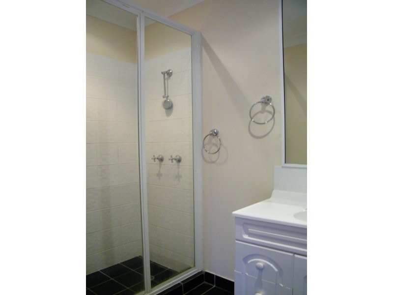 Unit 2/27 Gilbert Crescent, Castle Hill QLD 4810