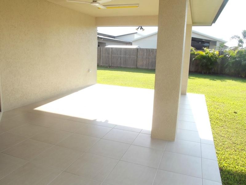 14 Beach Oak Drive, Mount Low QLD 4818