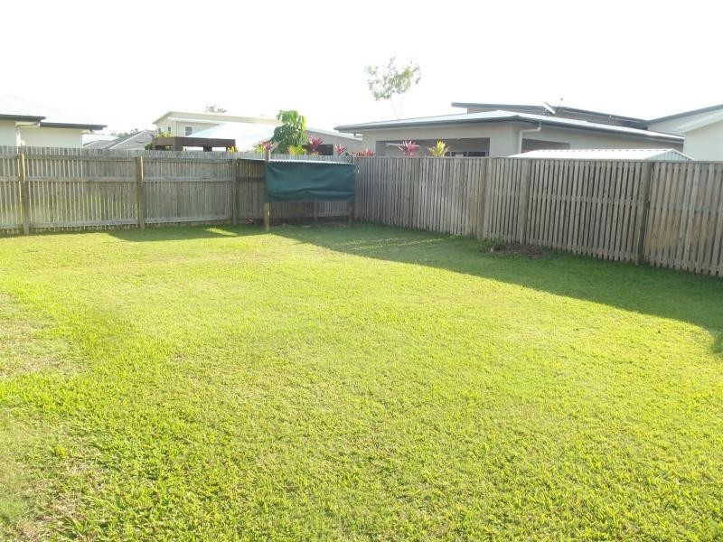 14 Beach Oak Drive, Mount Low QLD 4818