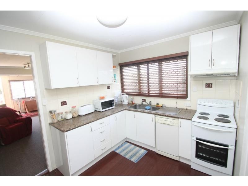 24 Clarendon Street, Hyde Park QLD 4812