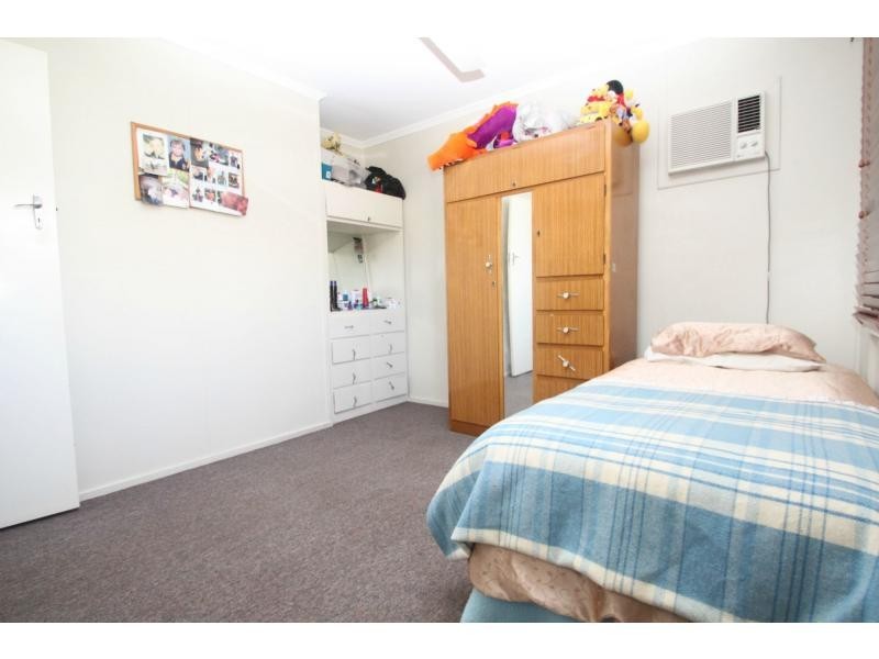 24 Clarendon Street, Hyde Park QLD 4812