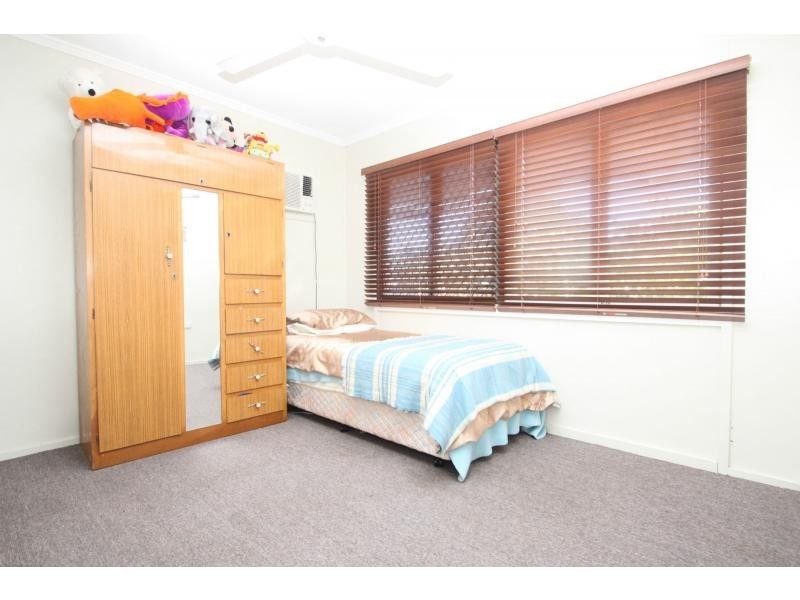 24 Clarendon Street, Hyde Park QLD 4812