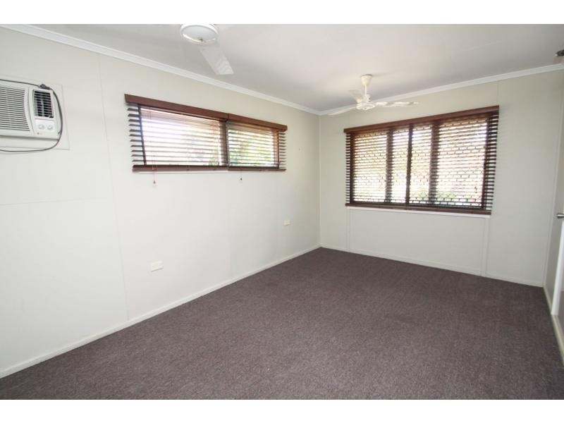 24 Clarendon Street, Hyde Park QLD 4812