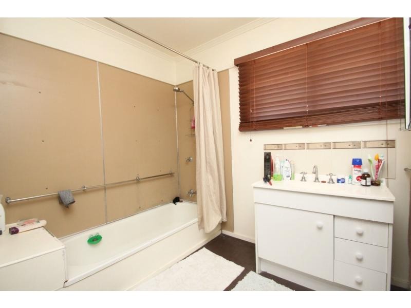 24 Clarendon Street, Hyde Park QLD 4812