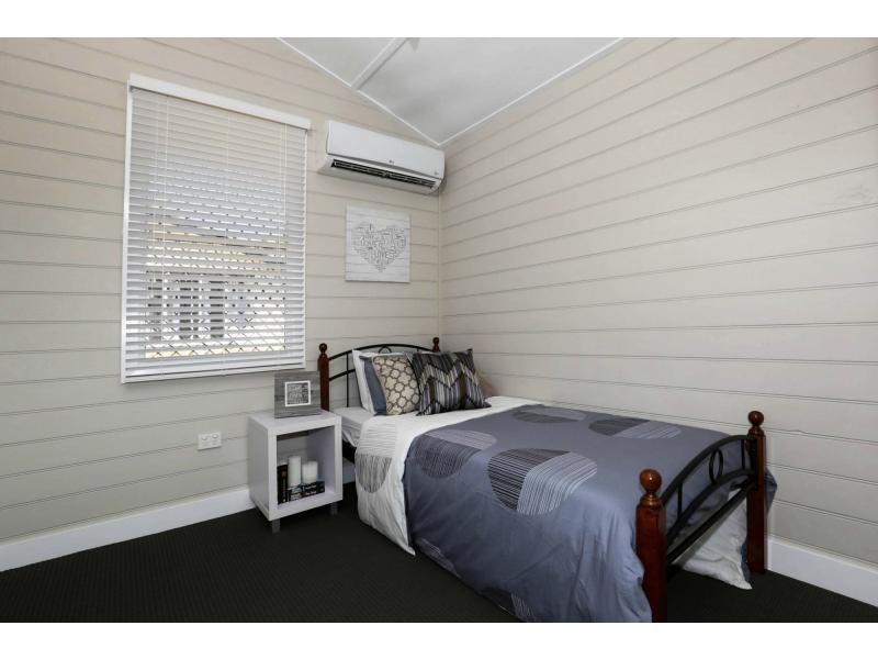 12 Townsville Street, West End QLD 4810