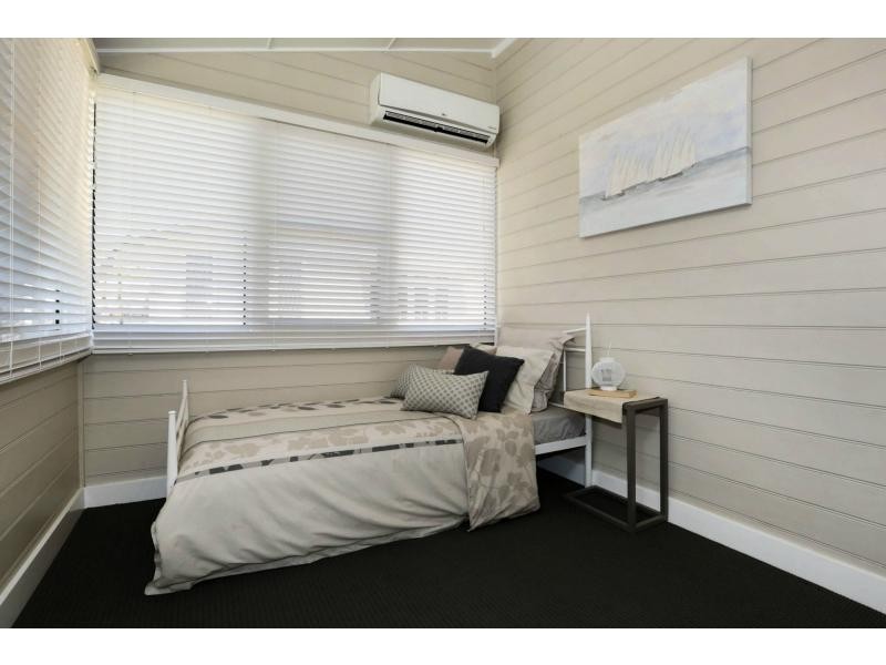 12 Townsville Street, West End QLD 4810