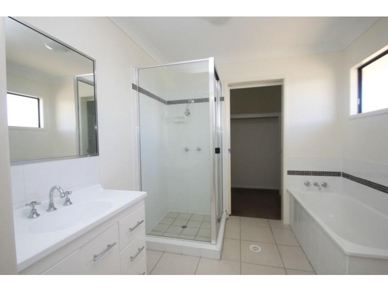 2 Chancellor Court, Kelso QLD 4815