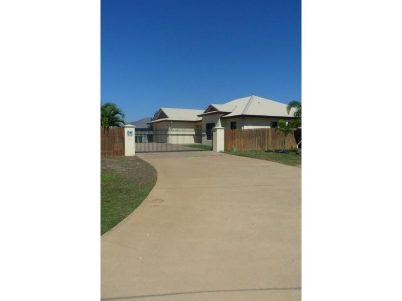 18 Eungella Court, Bushland Beach QLD 4818