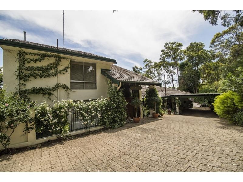 17 Graelou Road, Lesmurdie WA 6076