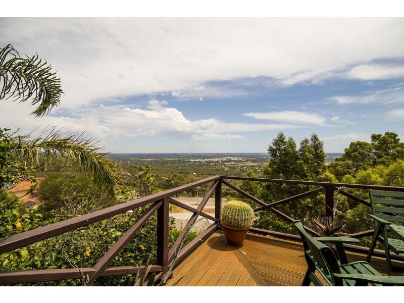 17 Graelou Road, Lesmurdie WA 6076