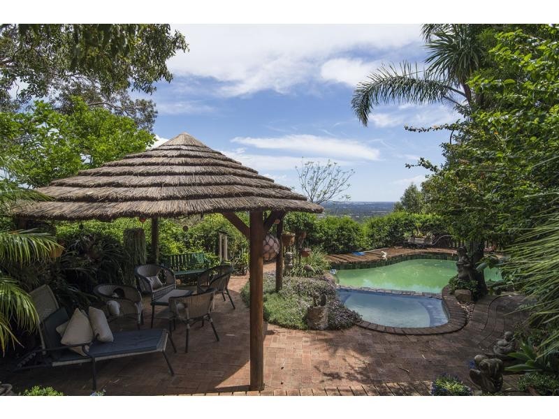 17 Graelou Road, Lesmurdie WA 6076