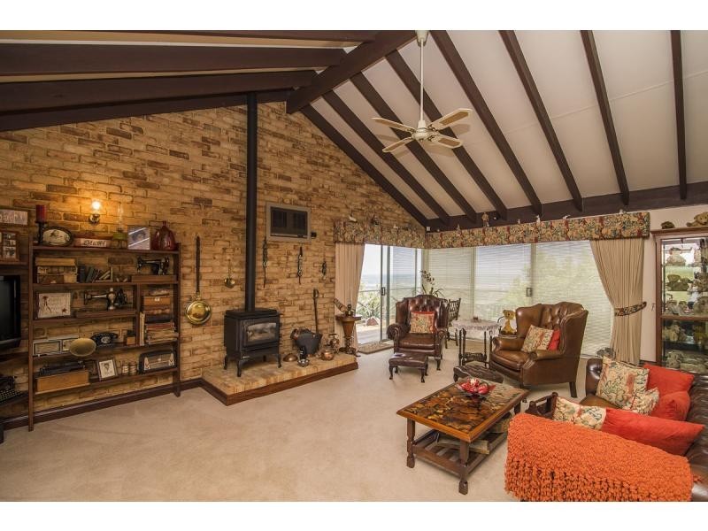 17 Graelou Road, Lesmurdie WA 6076