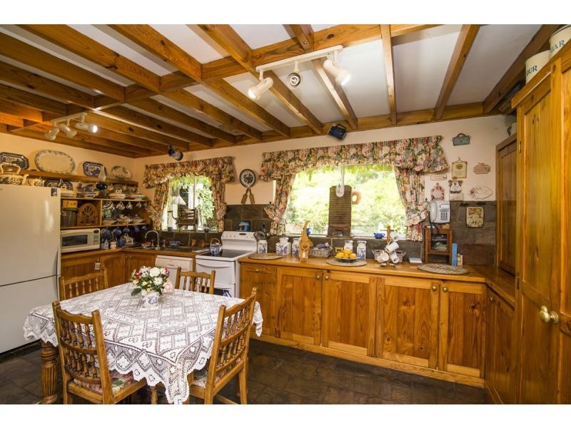 17 Graelou Road, Lesmurdie WA 6076