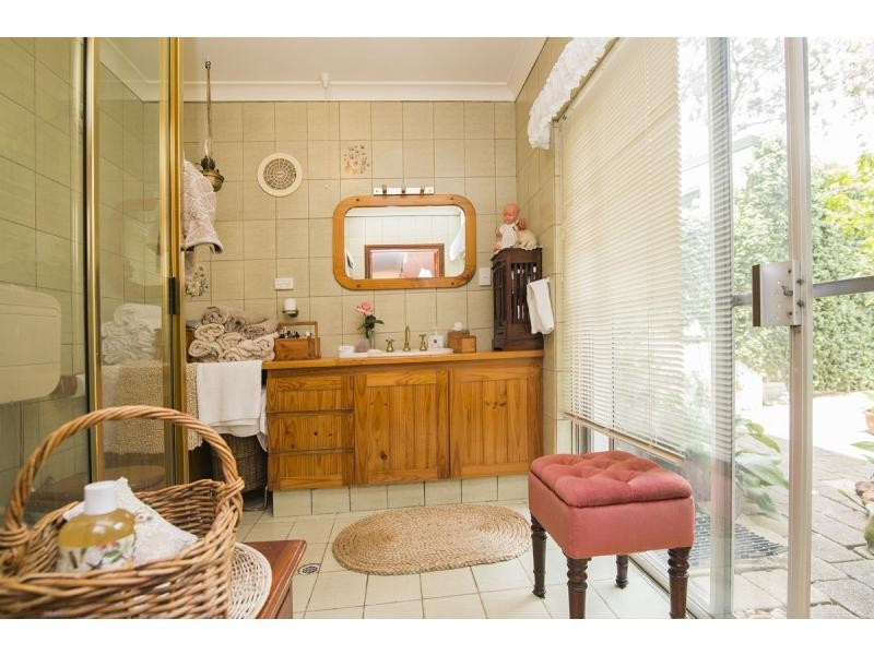 17 Graelou Road, Lesmurdie WA 6076
