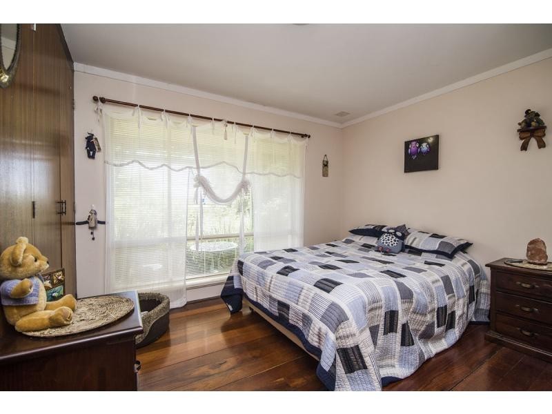 17 Graelou Road, Lesmurdie WA 6076