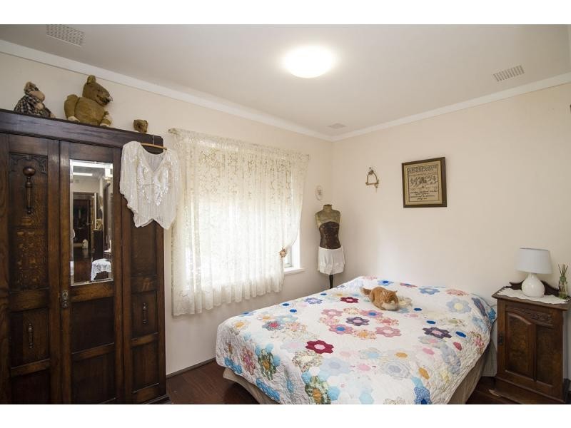 17 Graelou Road, Lesmurdie WA 6076