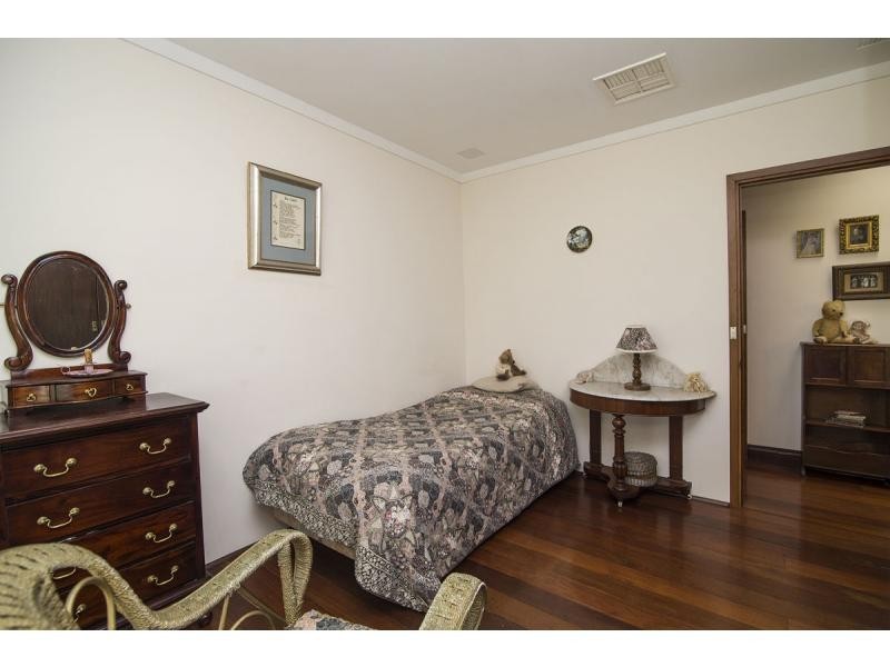 17 Graelou Road, Lesmurdie WA 6076