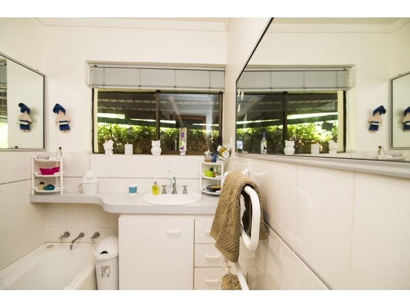 17 Graelou Road, Lesmurdie WA 6076