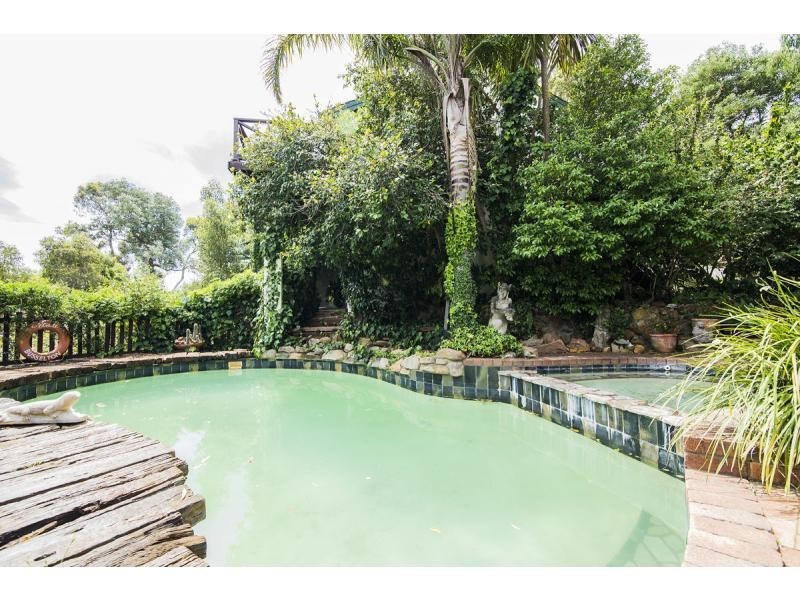 17 Graelou Road, Lesmurdie WA 6076