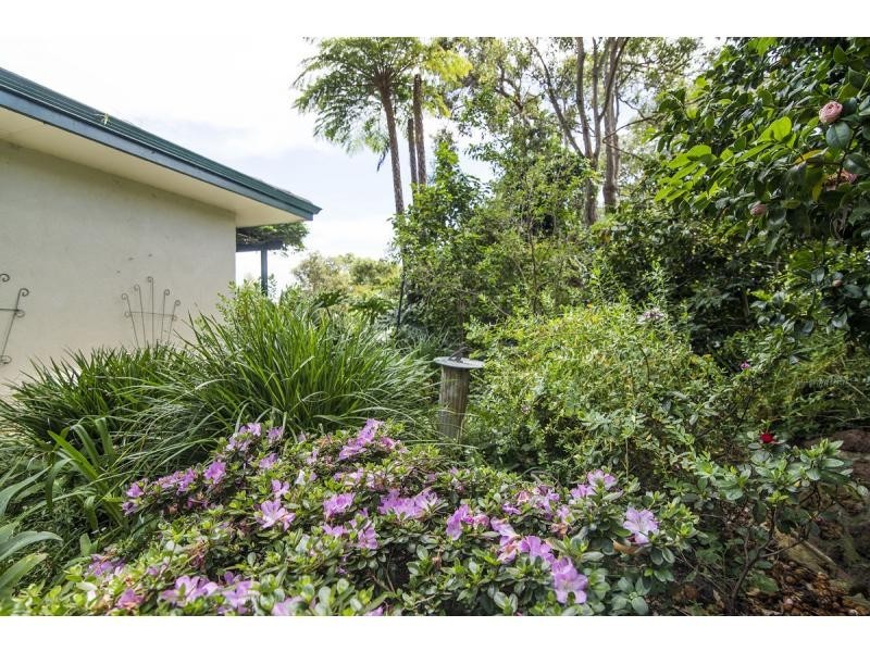 17 Graelou Road, Lesmurdie WA 6076