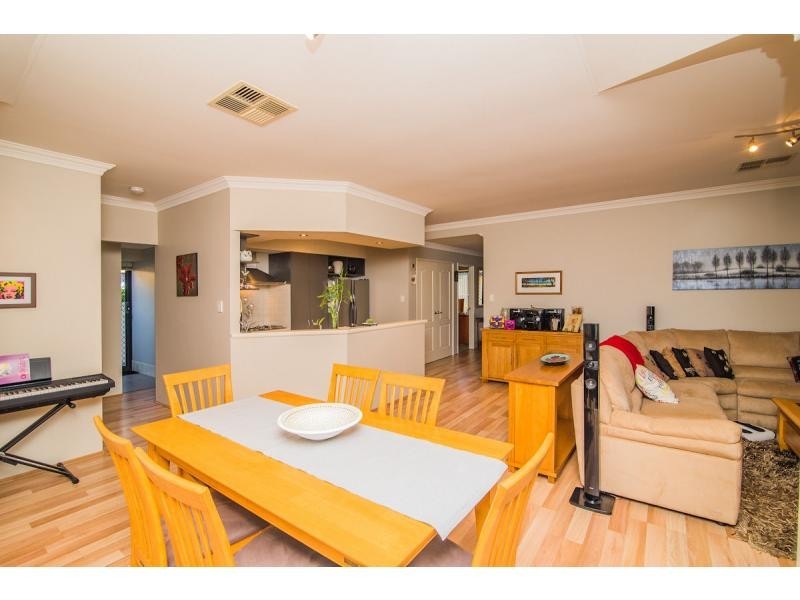 4/16 Dollarbird Road, Southern River WA 6110