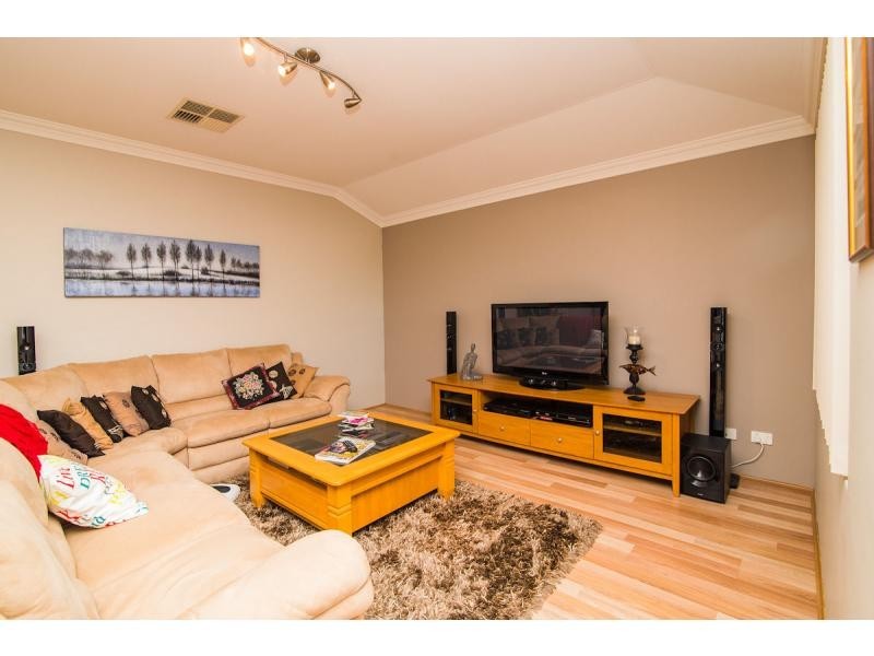 4/16 Dollarbird Road, Southern River WA 6110