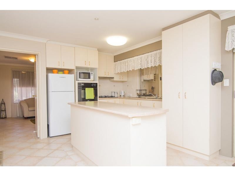 2 Blakemore Retreat, Huntingdale WA 6110