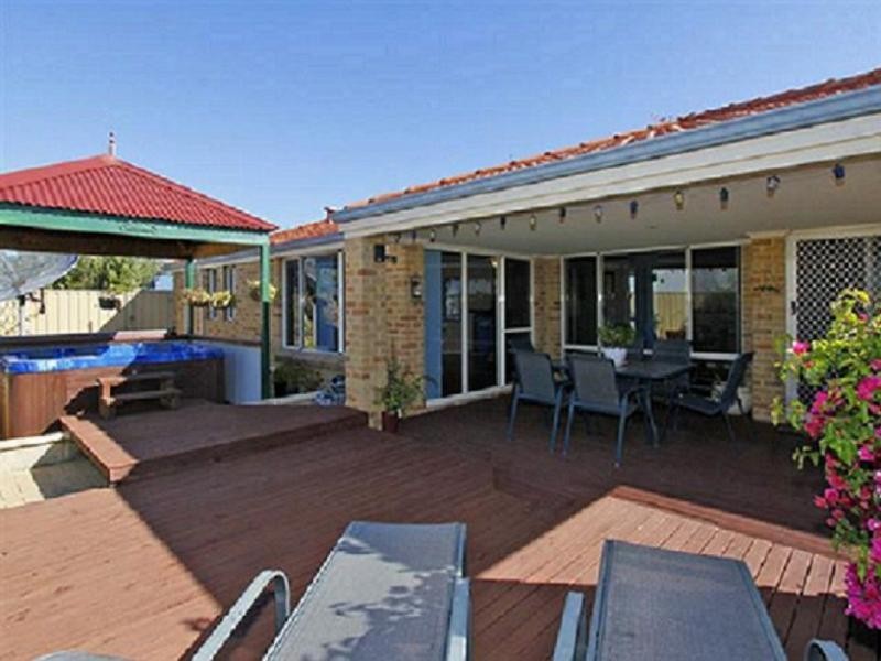 16 Hockley Loop, Canning Vale WA 6155