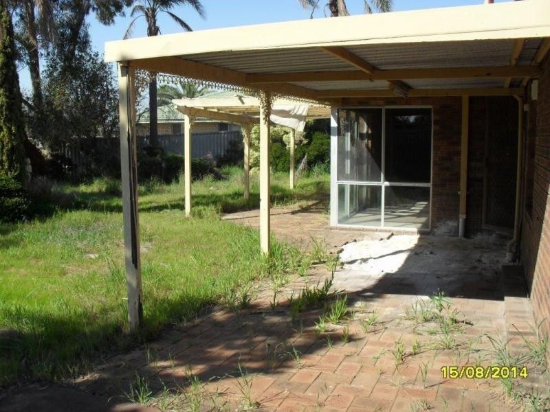 15 Glenmont Gardens, Ballajura WA 6066