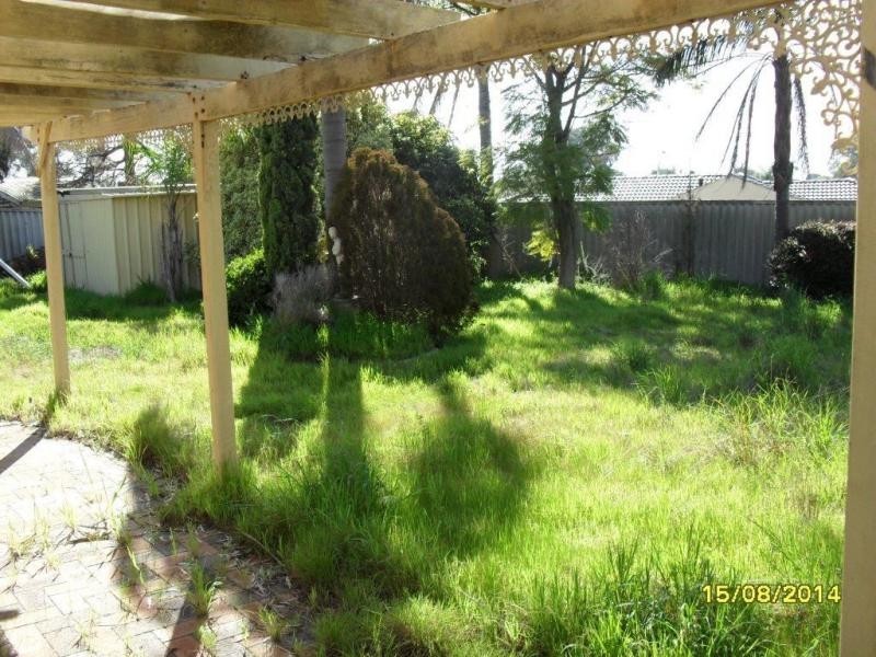 15 Glenmont Gardens, Ballajura WA 6066