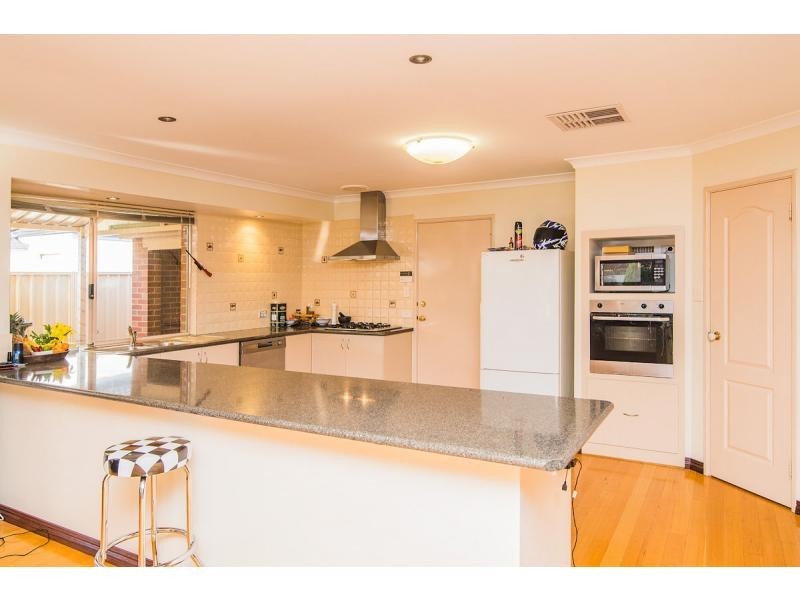 11 Burbank Street, Canning Vale WA 6155