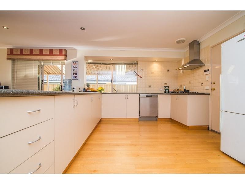 11 Burbank Street, Canning Vale WA 6155