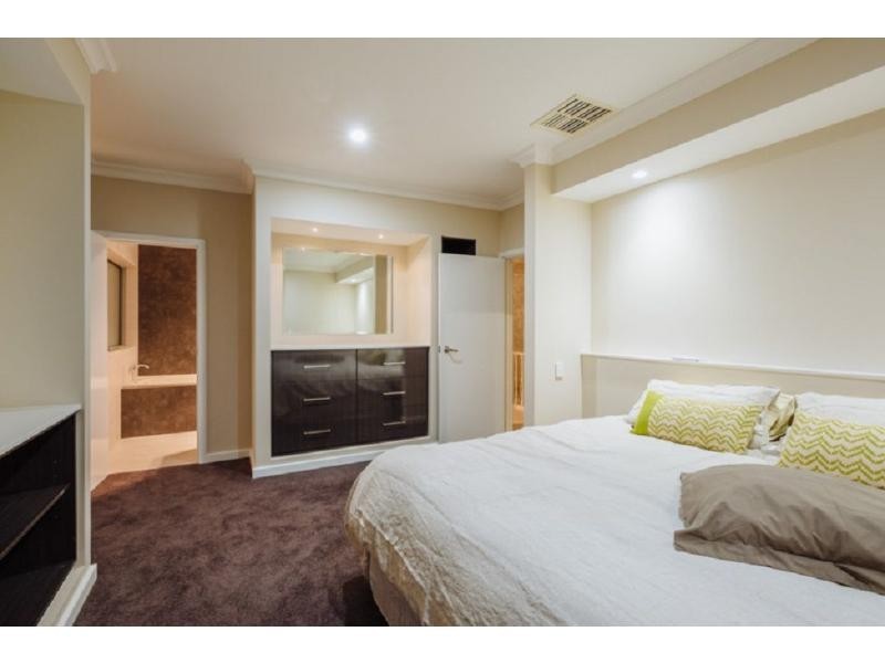 32 Sanderling Street, Stirling WA 6021