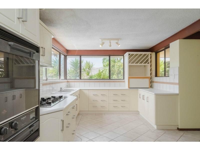 2 Hoxton Rise, Carine WA 6020