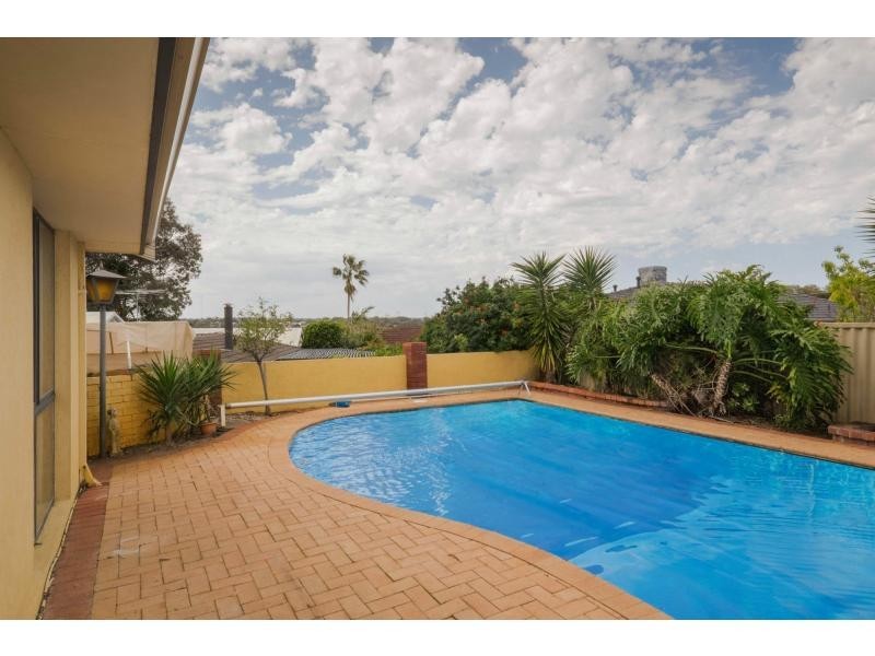 2 Hoxton Rise, Carine WA 6020