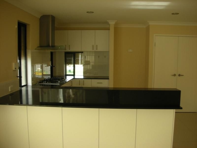 10 Eaton Lane, Southern River WA 6110